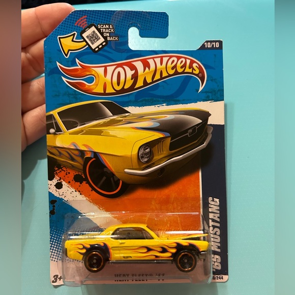 Hotwheels 65 Ford Mustang heat fleet yellow - Picture 1 of 5